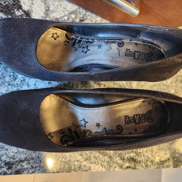 Shoes - Picture 2 of 3